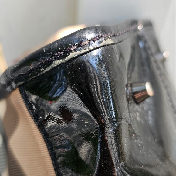 Burberry Ashmore Supernova Shoulder Bag [Authentic] - Picture 8 of 16